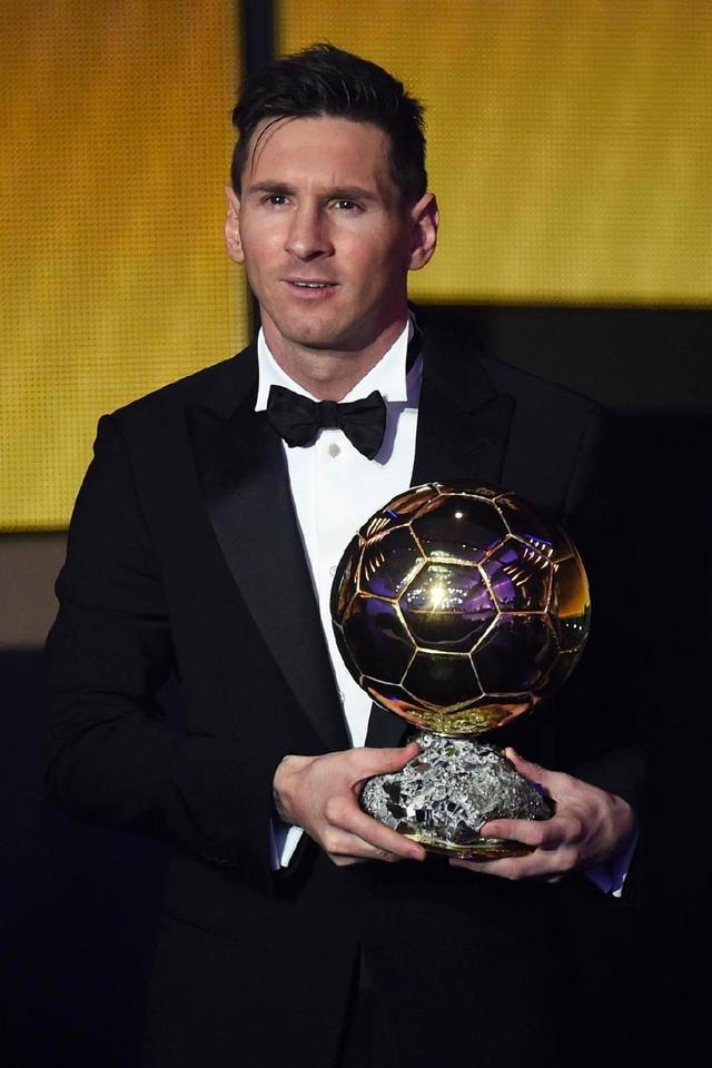 姆巴佩祝贺阿什拉夫当选非洲足球先生：爱你，你是非洲之王（姆巴佩祝贺阿什拉夫荣膺非洲足球先生：爱你，非洲之王）