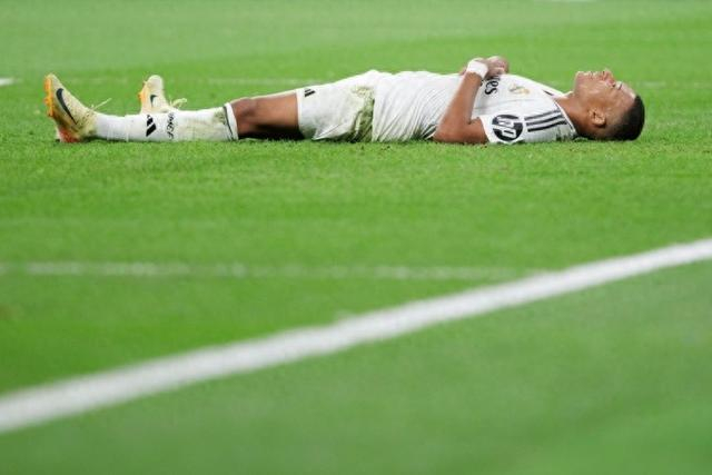 上光荣榜，大连英博一线队主教练李国旭获得辽宁五一劳动奖章