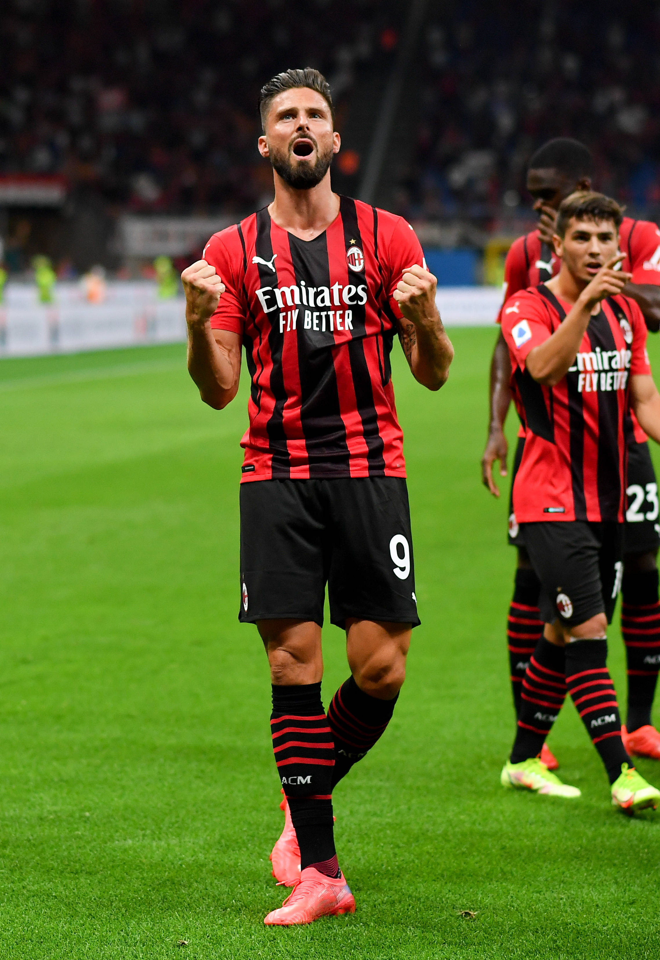 足球世界杯比赛用球曝光，设计引好评（世界杯官方比赛用球亮相，设计备受好评）