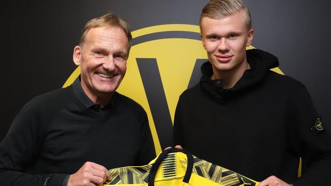 名记：字母哥与队友召开会议，呼吁全队无视外界杂音