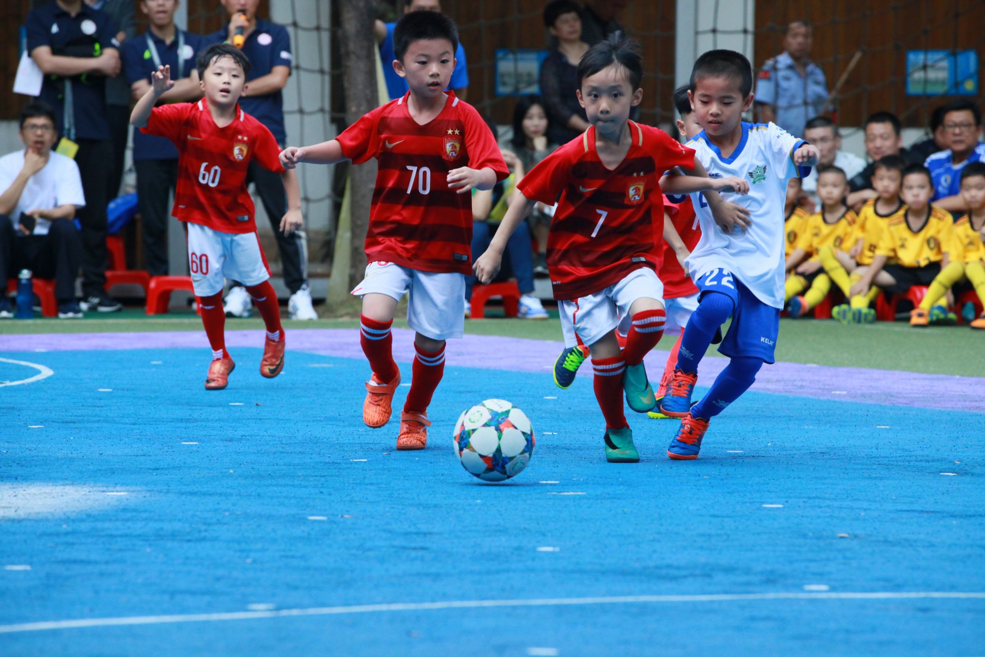 西甲第19轮：姆巴佩2射1传阿诺德助攻+伤退 皇马3-0毕巴距榜首1分