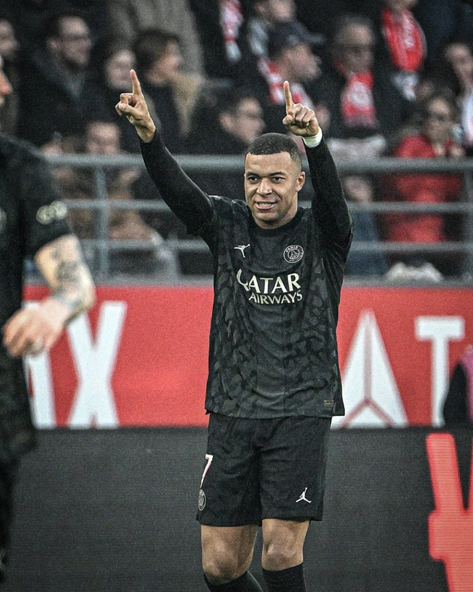 地上足球：偷溜诺坎普释放回归信号？解析梅西为何必重回巴萨（地上足球：突访诺坎普是回归暗示？深析梅西缘何注定重返巴萨）