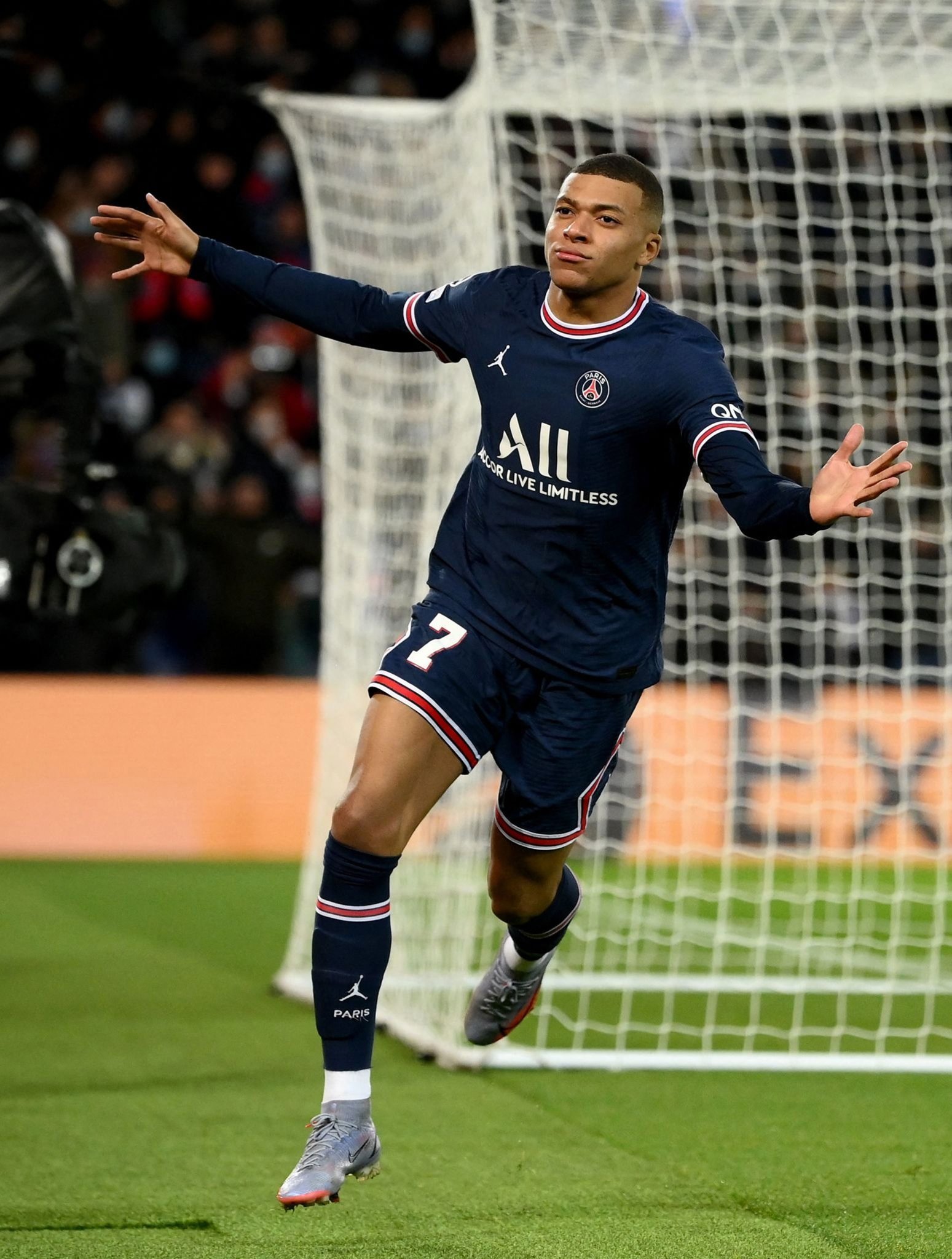 混团世界杯：国乒首败诞生！梁靖崑错失4赛点，不敌法国小勒布伦