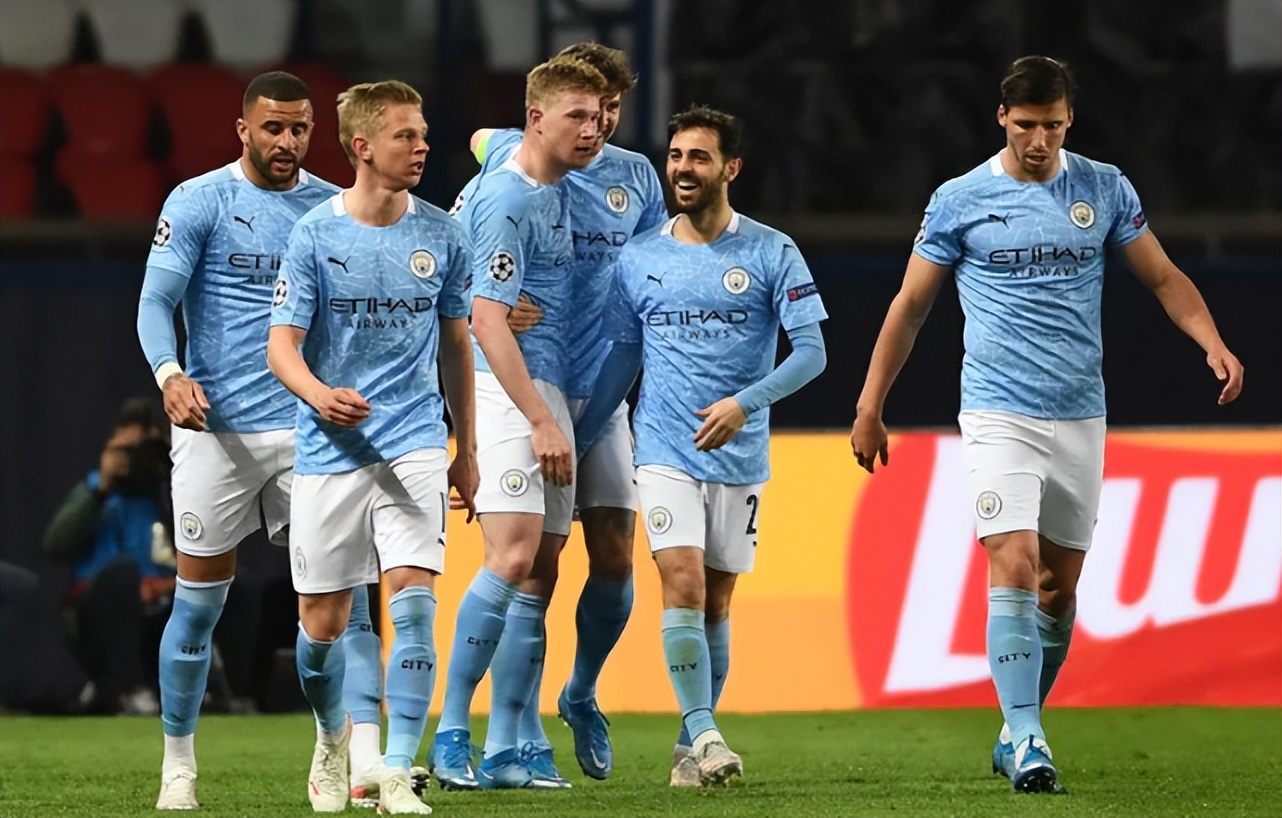 足球中超两场比赛因大雾暂停（受大雾影响，中超两场比赛暂时中止）