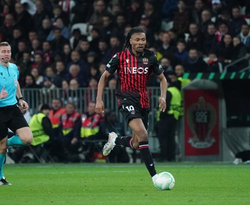 曼城与利物浦本轮积分榜争夺激烈