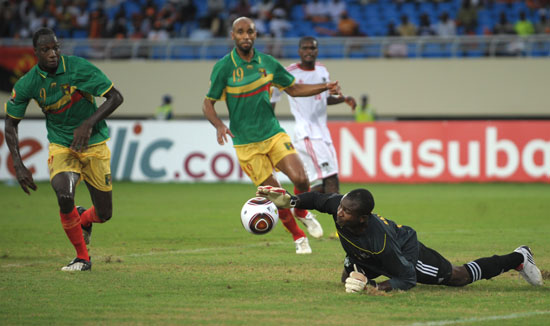 姆巴佩梅开二度，追近C罗的年度进球纪录