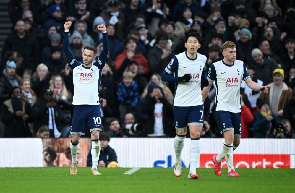 西甲战报：巴雷内切亚半场吊射建功，皇家社会3-1十人奥萨苏纳（西甲简报：巴雷内切亚半场挑射破门，皇家社会3-1力克十人奥萨苏纳）