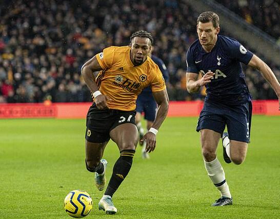 湖人詹姆斯关键封盖锁定胜局