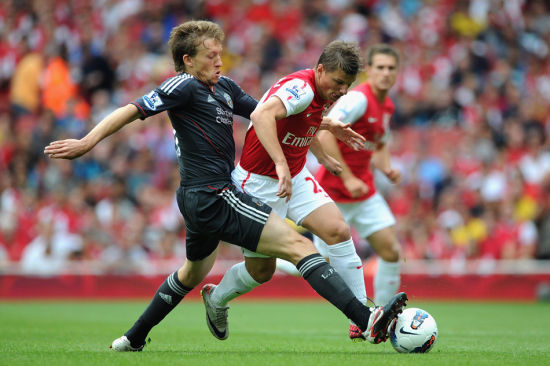 热闻｜B费一传两射造两大神迹！曼联客场4-1大胜狼队升至英超第六