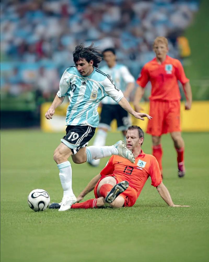 世体：奥尔莫、费尔明等9名巴萨球员将迎来诺坎普球场首秀（世界体育报：奥尔莫、费尔明等9位巴萨球员将在诺坎普完成处子秀）