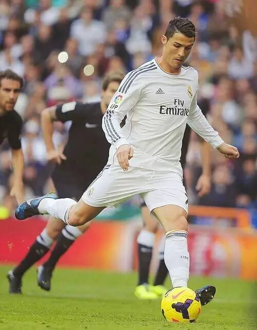 意天空列合同年最佳11人：迈尼昂、科纳特、DV9、莱万在列（意大利天空体育评选年度最佳11人：迈尼昂、科纳特、DV9、莱万入选）